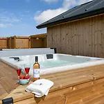 Casa vacanze Uniquely Located Wooden By The Sea - Sj1