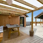 Uniquely Located Wooden By The Sea - Sj1 Harboør