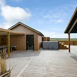 Casa vacanze Uniquely Located Wooden By The Sea - Sj1 *
