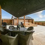 Uniquely Located Wooden By The Sea - Sj1 *