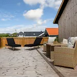 Casa vacanze Uniquely Located Wooden By The Sea - Sj1 *