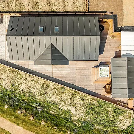 Vakantiehuis Uniquely Located Wooden By The Sea - Sj1