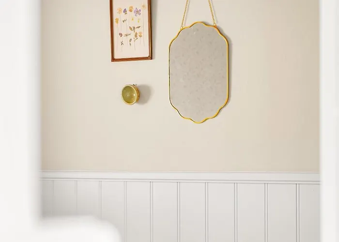 Vakantiehuis Uniquely Located Wooden By The Sea - Sj1