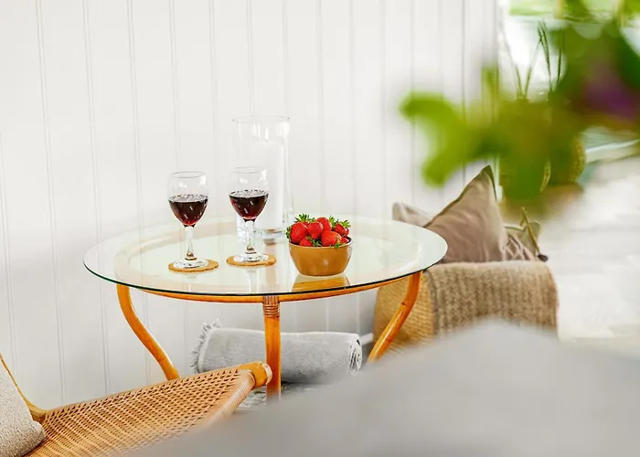 Uniquely Located Wooden By The Sea - Sj1 * Harboør