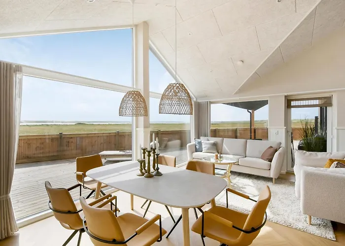 Uniquely Located Wooden By The Sea - Sj1 *