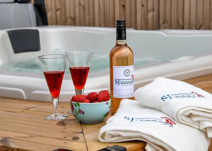 Uniquely Located Wooden By The Sea - Sj1 * Harboør