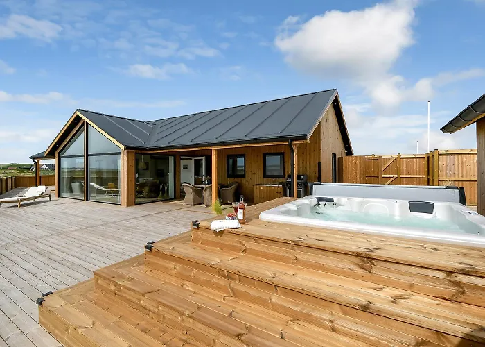 Vakantiehuis Uniquely Located Wooden By The Sea - Sj1 Harboør