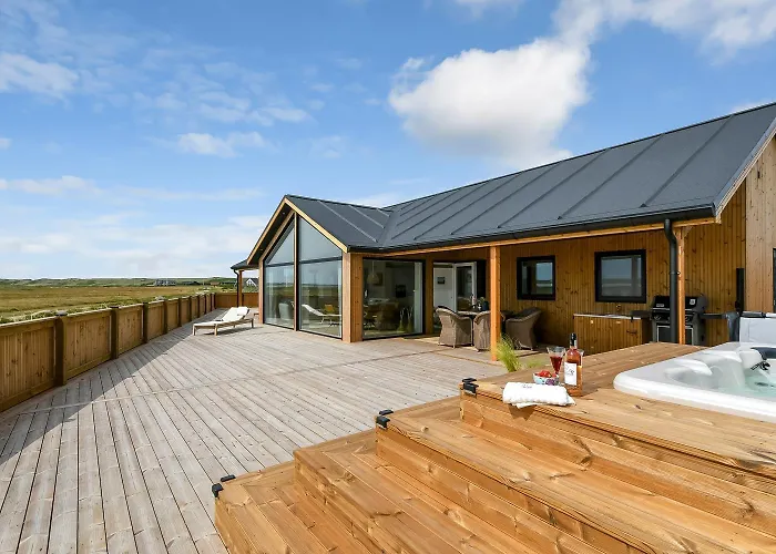 Uniquely Located Wooden By The Sea - Sj1 Harboør