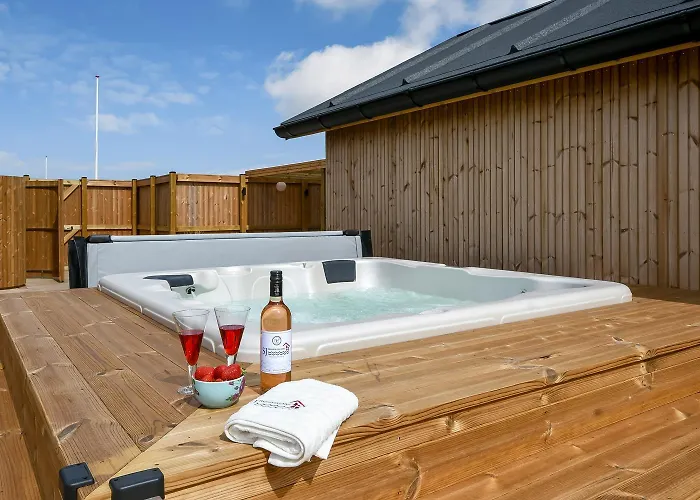 Vakantiehuis Uniquely Located Wooden By The Sea - Sj1