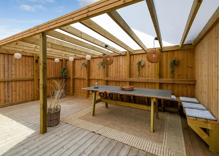 Vakantiehuis Uniquely Located Wooden By The Sea - Sj1