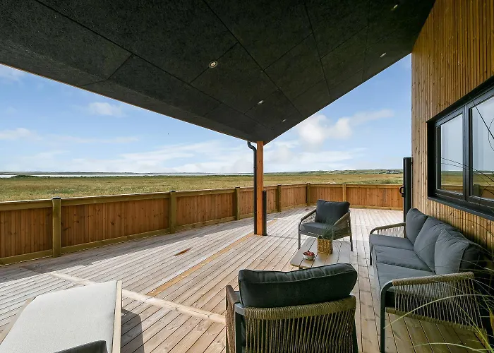 Uniquely Located Wooden By The Sea - Sj1 *