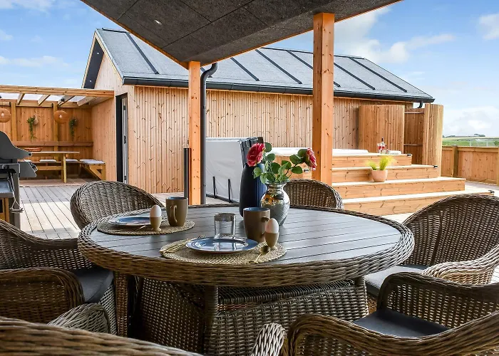 Uniquely Located Wooden By The Sea - Sj1 * Harboør