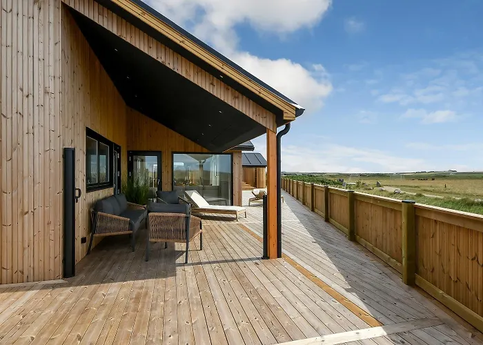 Uniquely Located Wooden By The Sea - Sj1 Harboør