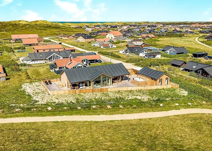 Vakantiehuis Uniquely Located Wooden By The Sea - Sj1 *